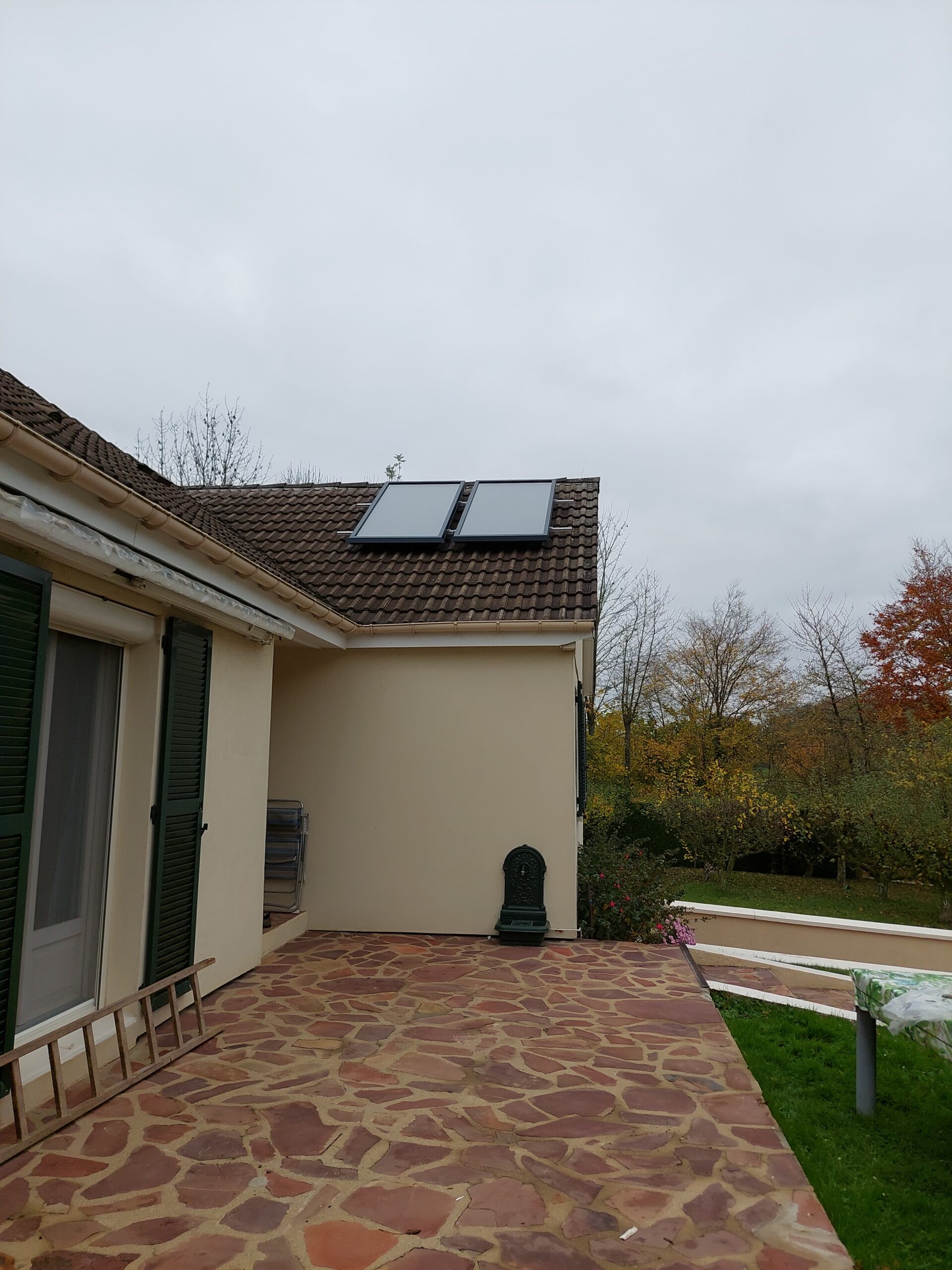 deux collecteurs solaire aérothermique installé en toiture