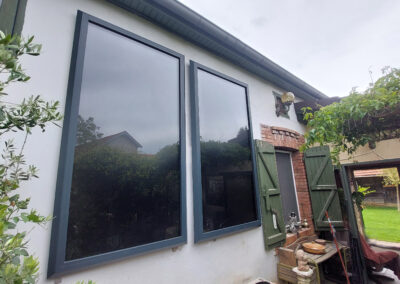 Panneau solaire à air chaud installé en façade